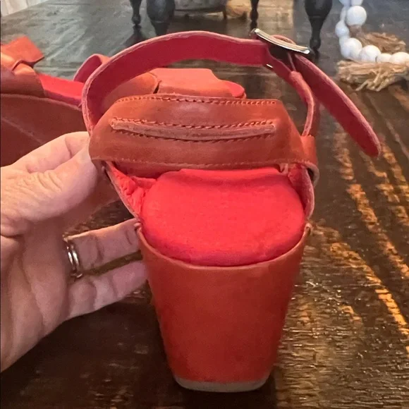 Chocolat Blu Open-Toe Wedge Sandals size 7 - Picture 5 of 5